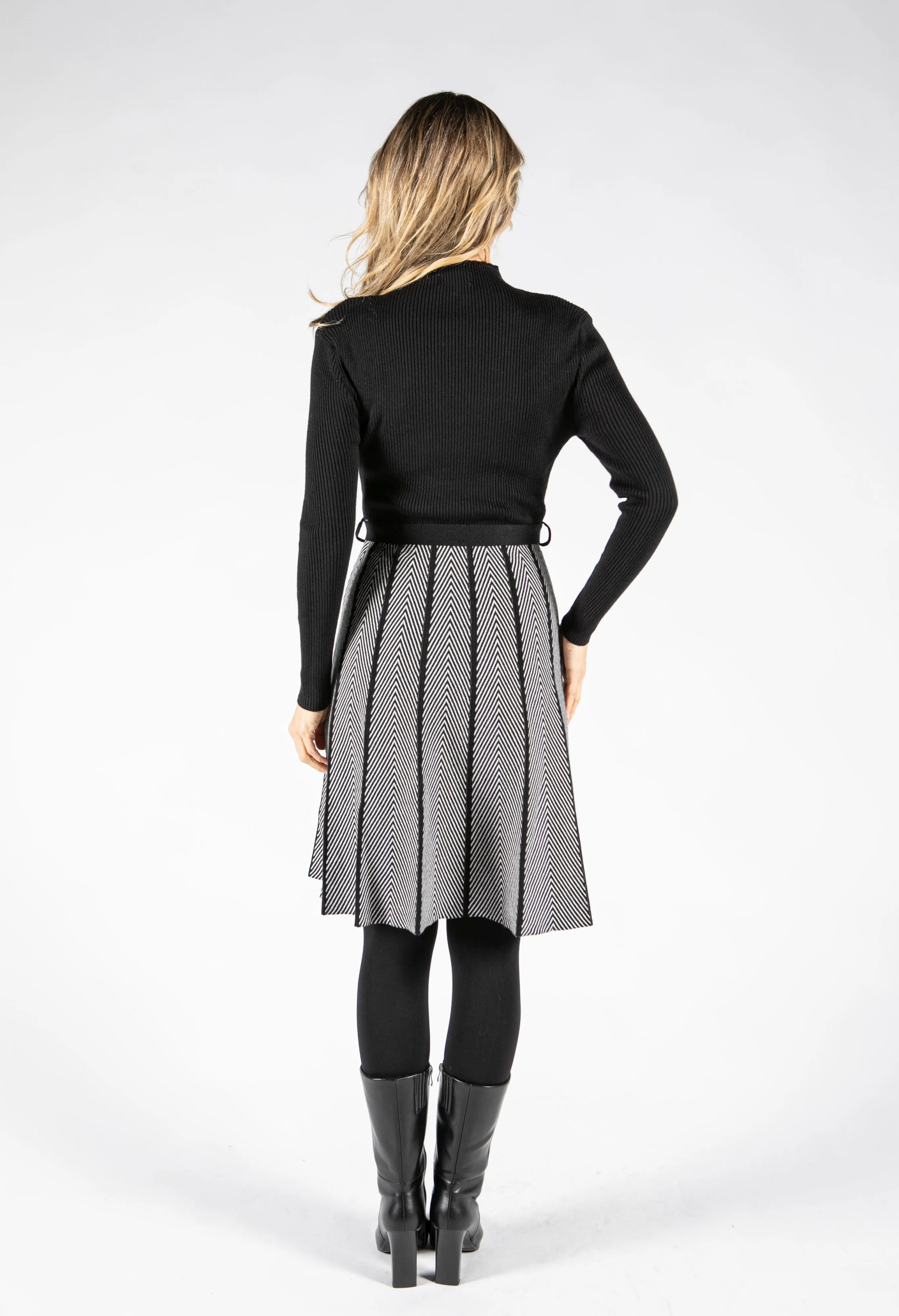 Abstract Pattern Knit Short Dress