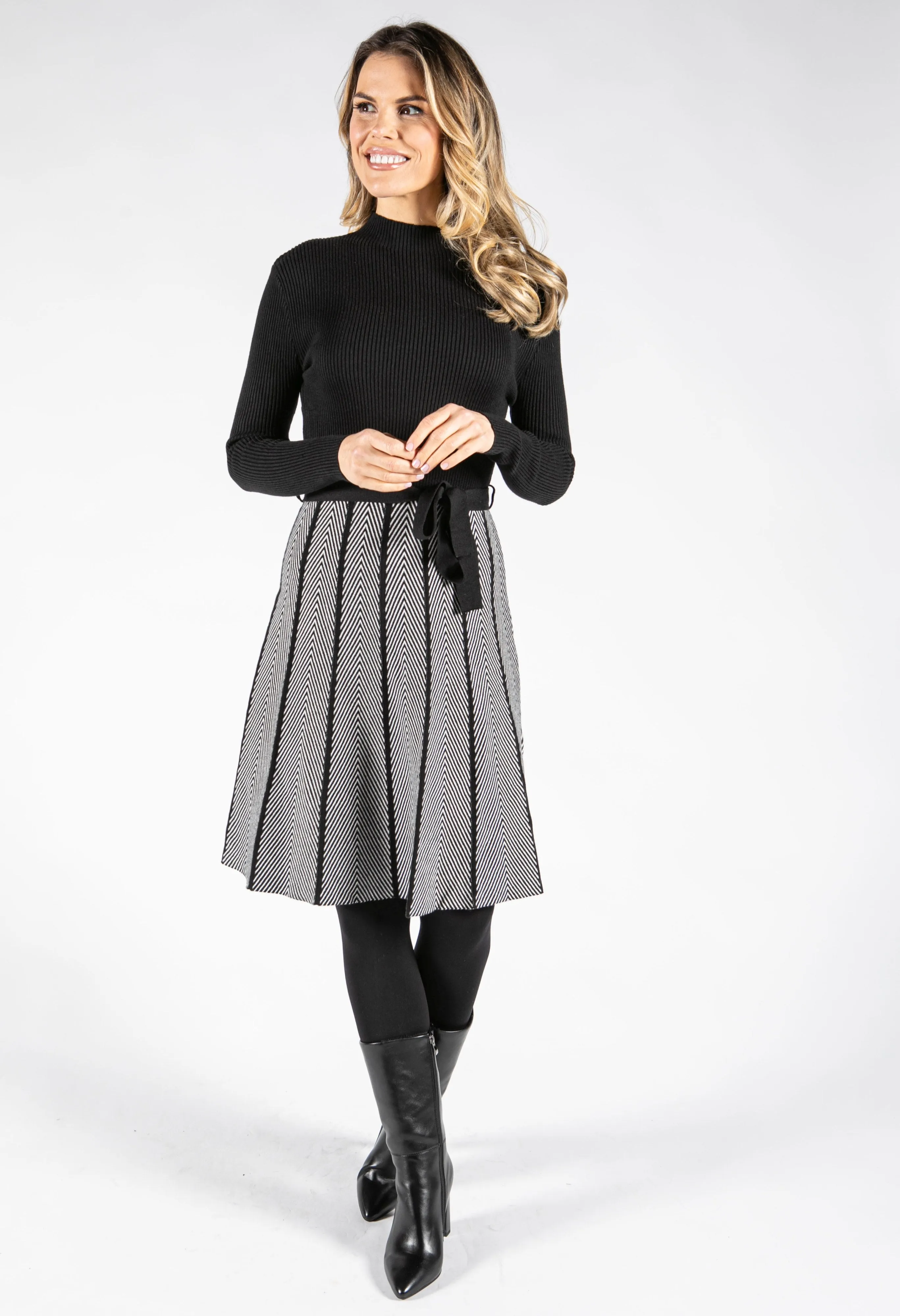 Abstract Pattern Knit Short Dress