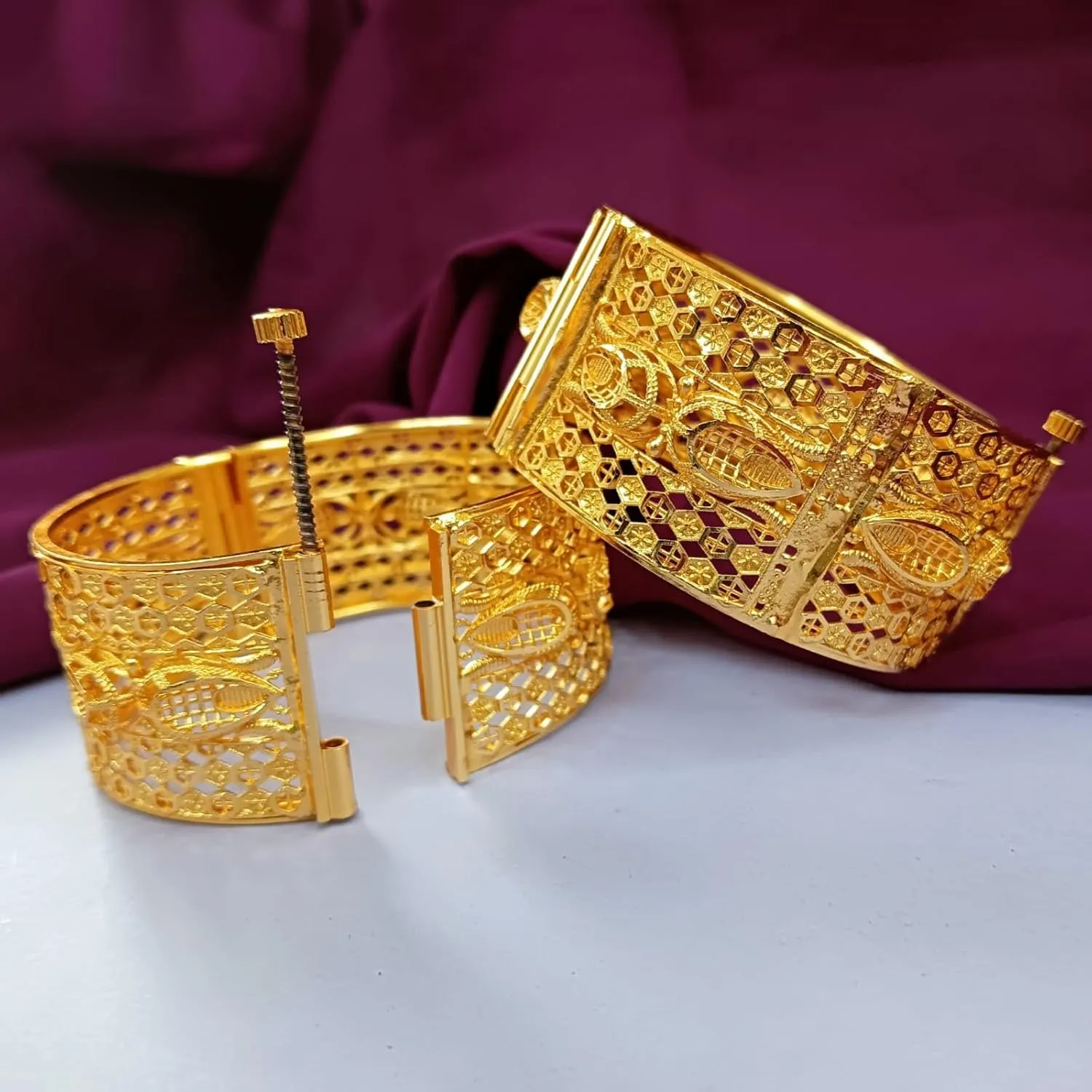 Efulgenz Indian Bangles for Women Indian Bangle Set Gold Tone Plain Glossy Engraved Hinge Openable Big Bracelet Bangle Jewelry for Women