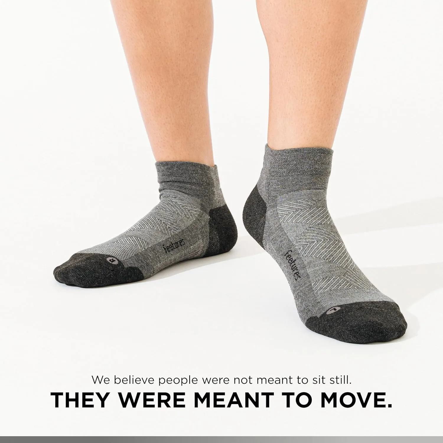 Feetures Elite Max Cushion Low Cut - Athletic Running Sock - Sport Sock with Targeted Compression - (1 Pair)