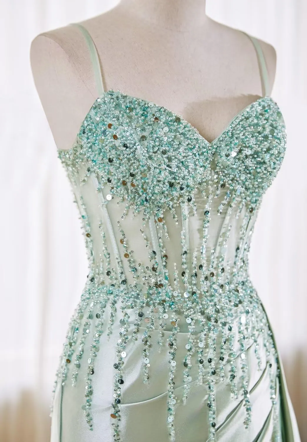Sparkly Beaded Satin Prom Dresses with Slit Lace Appliques Spaghetti Strap Long Mermaid Evening Gown
