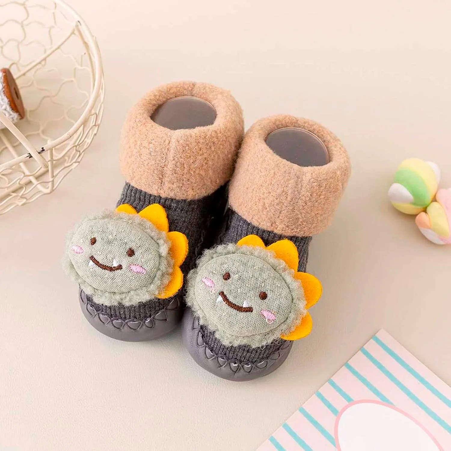 Toddler School Shoes Autumn and Winter Comfortable Baby Toddler Shoes Cute Cartoon Pattern Infant First Shoes