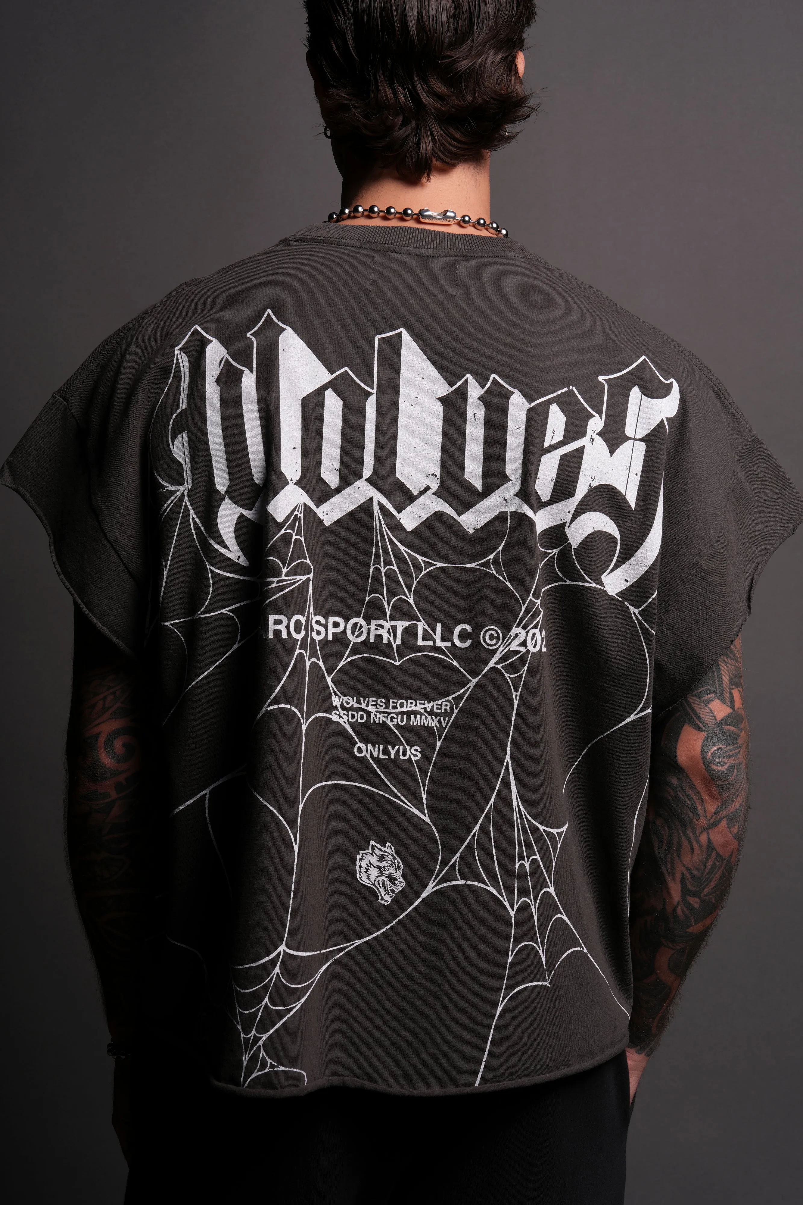 Wolves Web "Grunge" Cut Off Tee in Wolf Gray